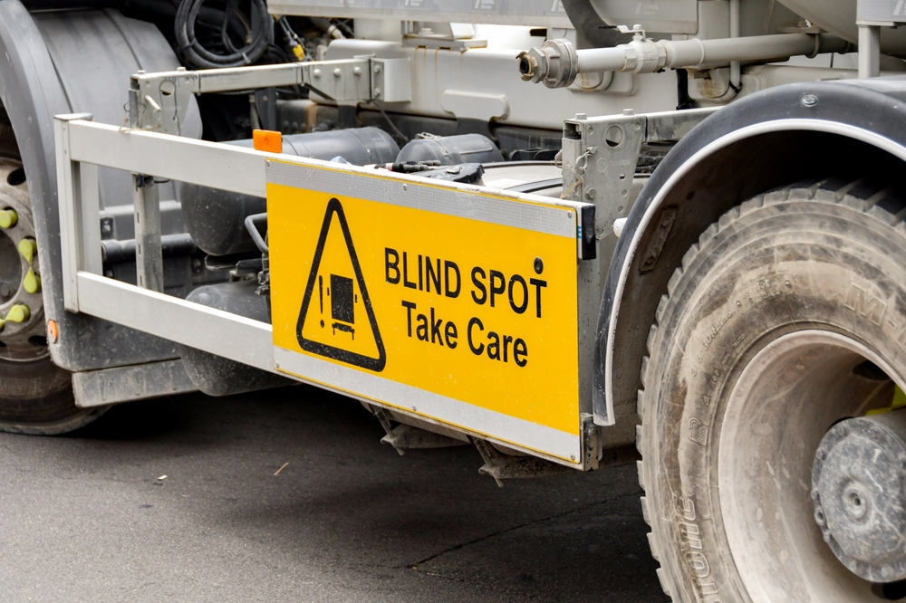 18-Wheeler Blind Spots: A Comprehensive Guide